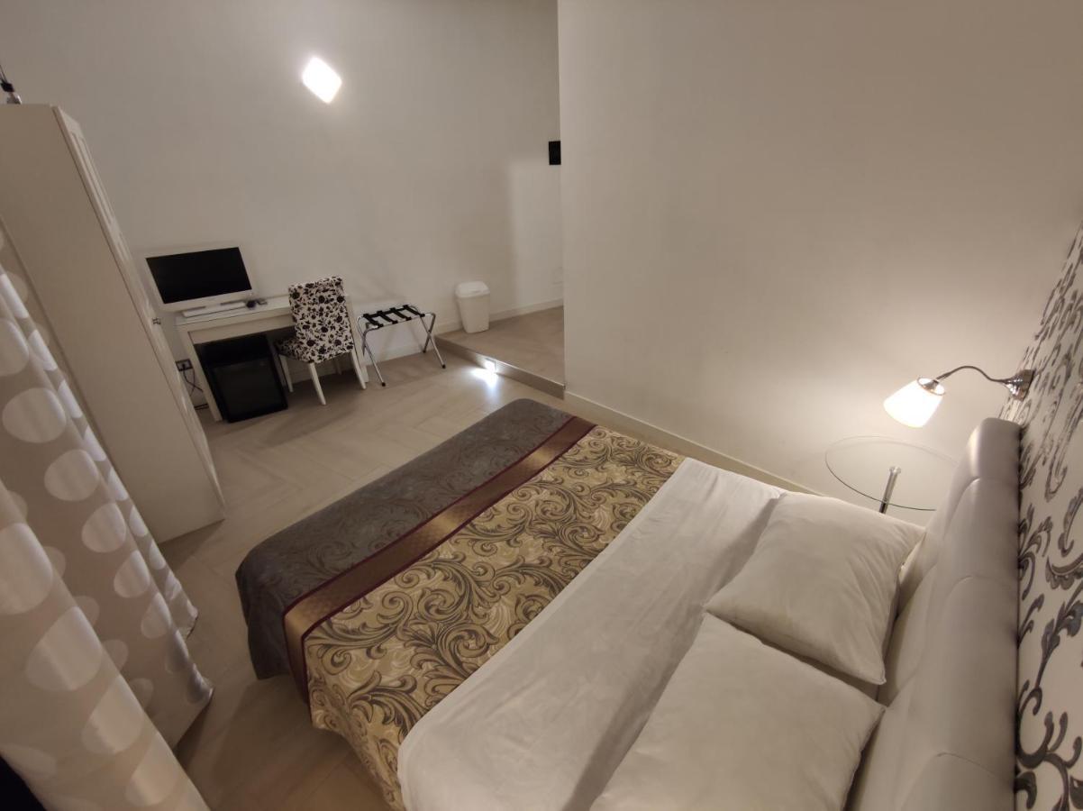 Sami Rooms - Teatro A 400 Mt - Ortigia A 1500 Mt - Syracuse Екстер'єр фото