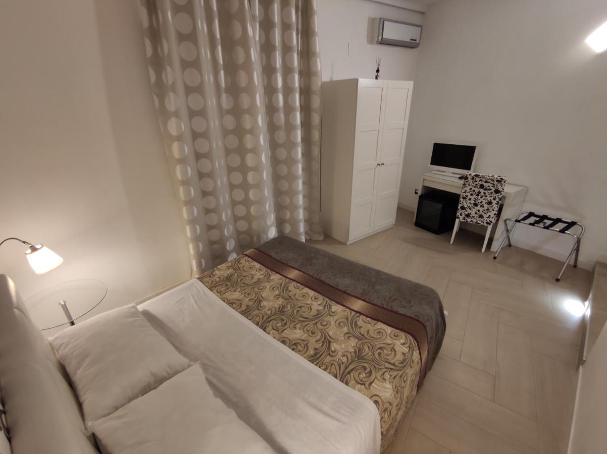 Sami Rooms - Teatro A 400 Mt - Ortigia A 1500 Mt - Syracuse Екстер'єр фото